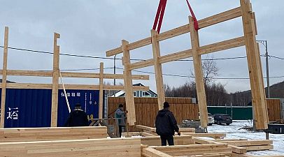 Монтаж фахверка 17×18м на Камчатке продолжается